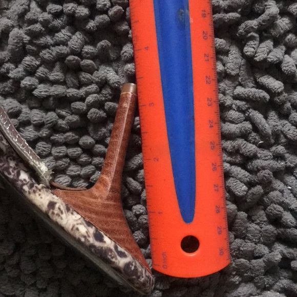 Beverly Feldman Jeweled Sandals Size 7.5 - Picture 3 of 5